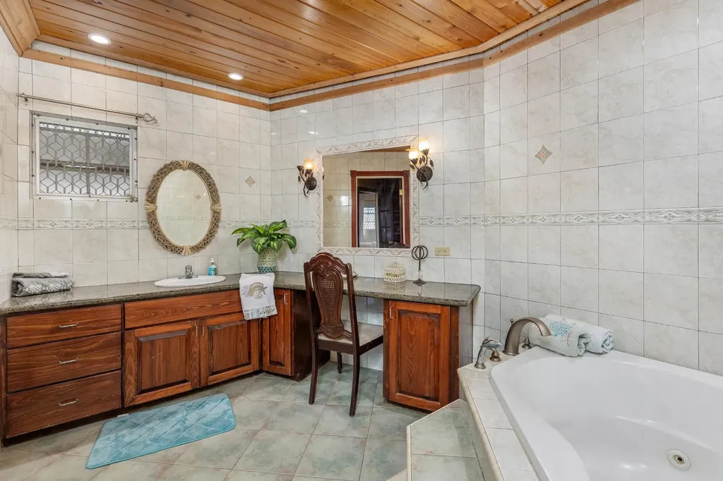 Ocean Hole Drive 80 New Providence Paradise Island BS