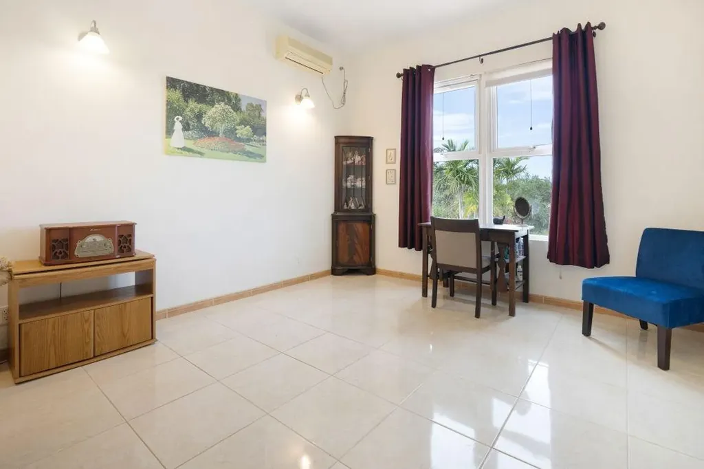 Royal Palm Way Grand Bahama Freeport BS