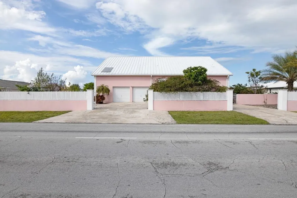 Royal Palm Way Grand Bahama Freeport BS