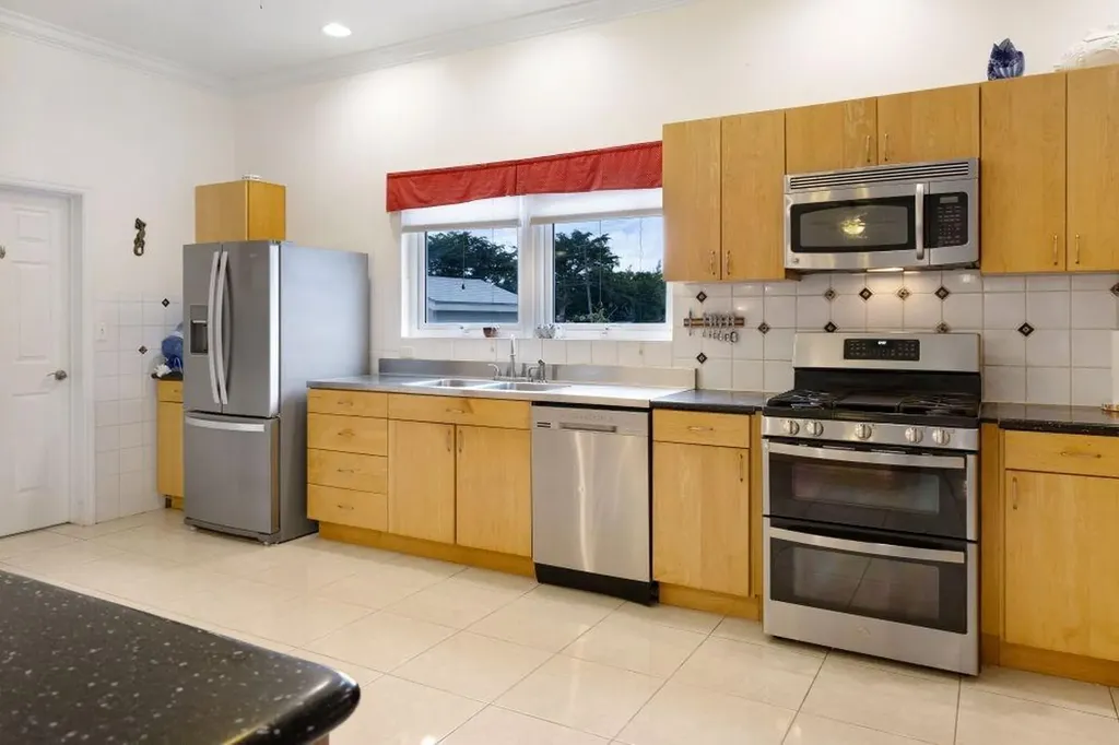 Royal Palm Way Grand Bahama Freeport BS