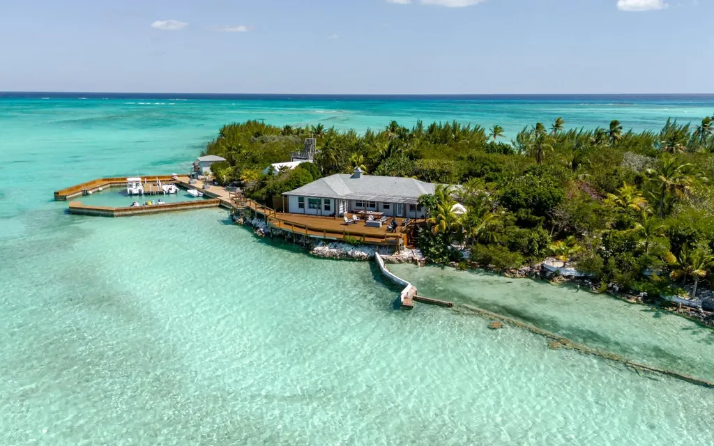 Victoria Island Andros BS