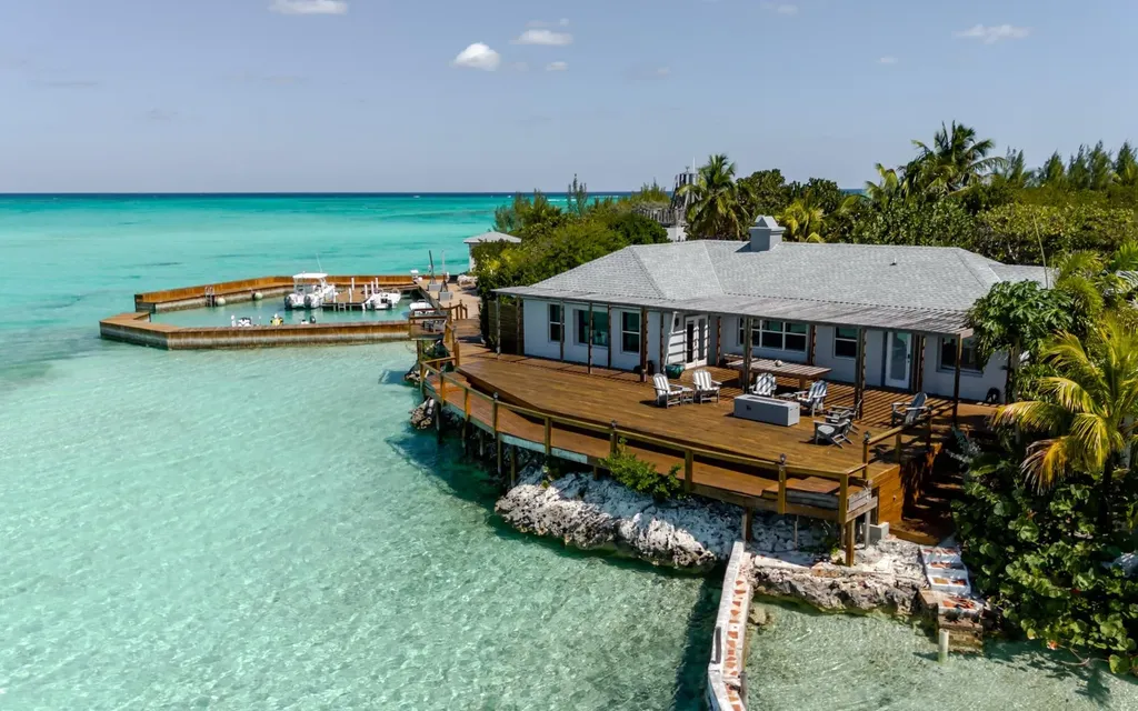 Victoria Island Andros BS