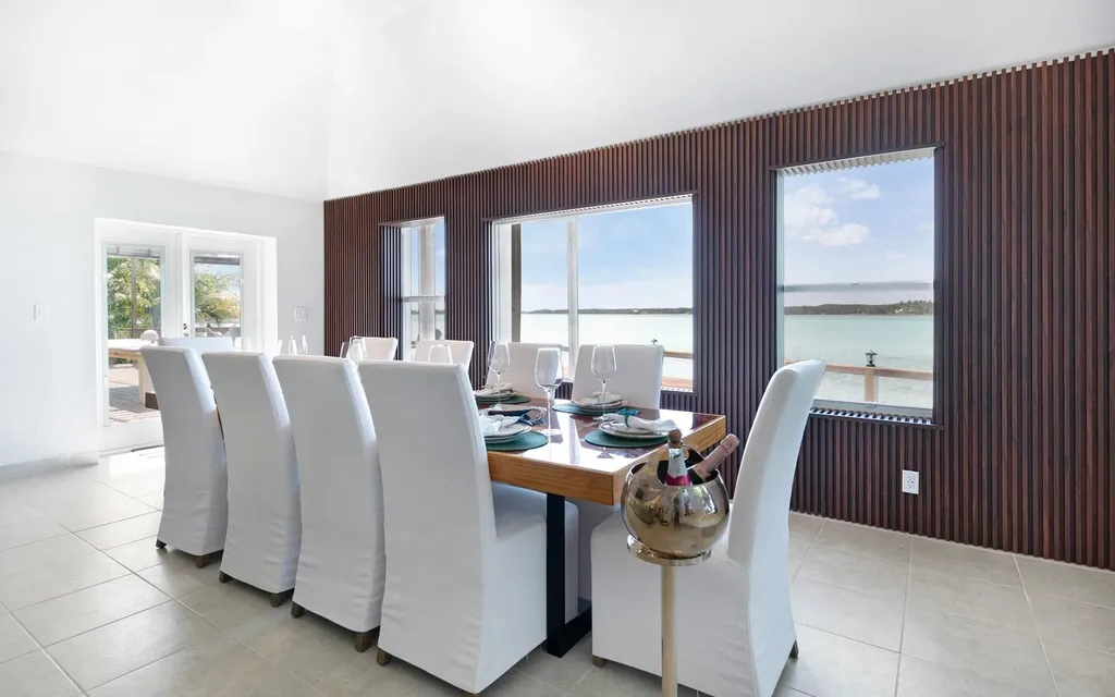 Victoria Island Andros BS