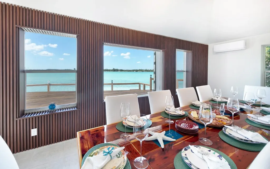 Victoria Island Andros BS