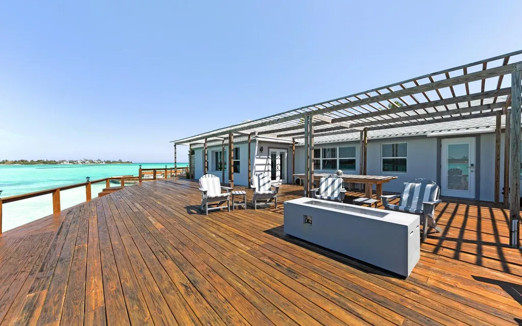 Victoria Island Andros BS