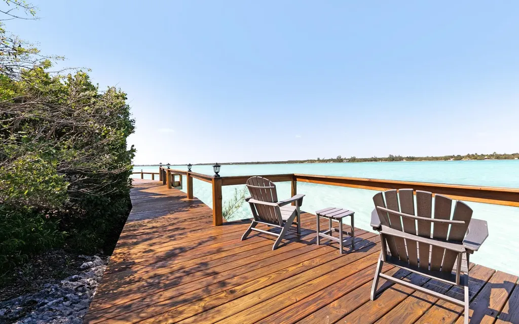 Victoria Island Andros BS