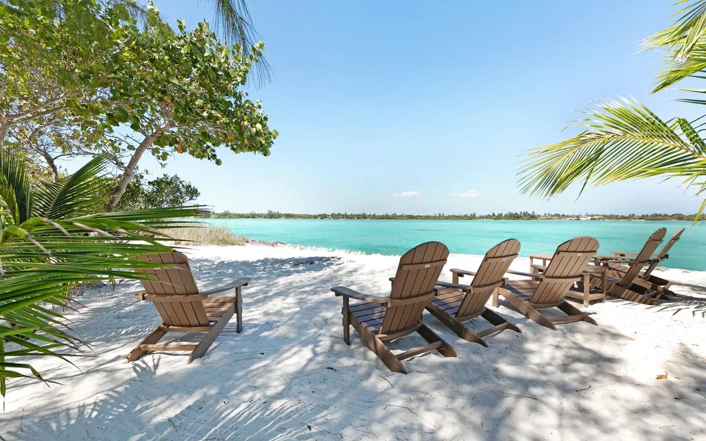 Victoria Island Andros BS