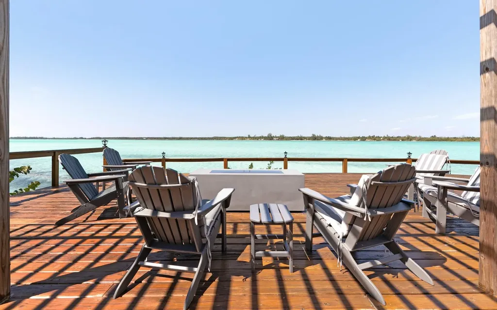 Victoria Island Andros BS