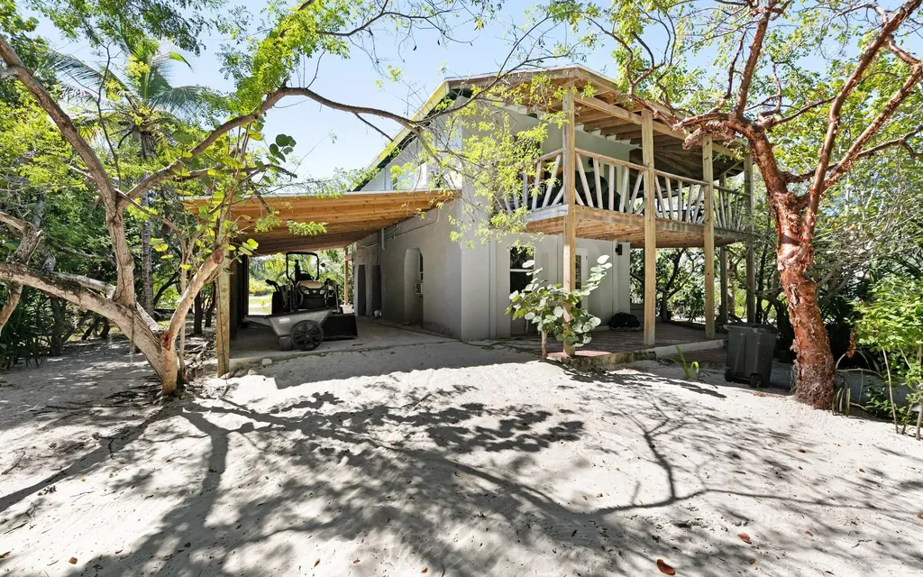 Victoria Island Andros BS