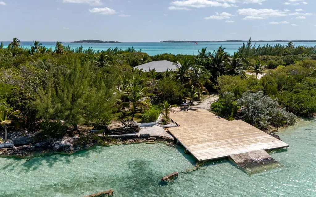 Victoria Island Andros BS