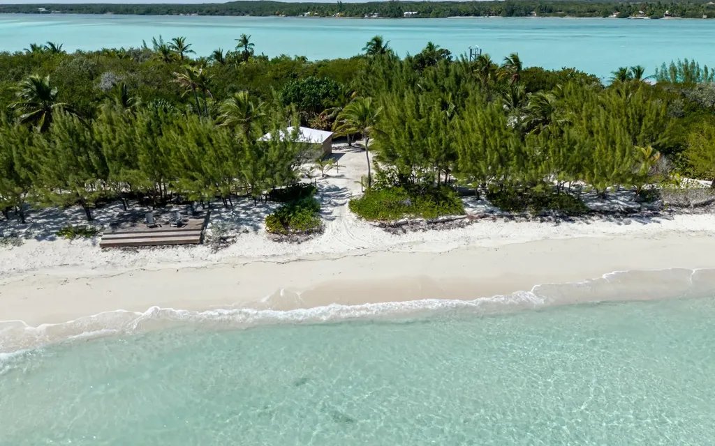 Victoria Island Andros BS