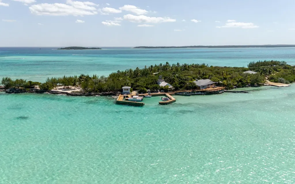 Victoria Island Andros BS