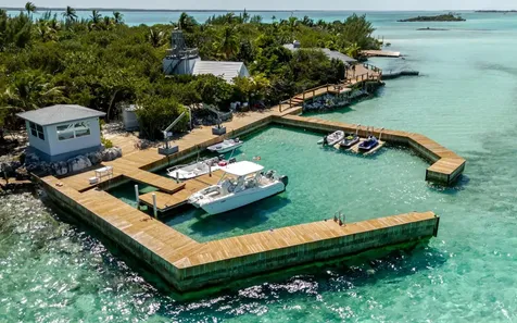 Victoria Island Andros BS