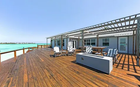 Victoria Island Andros BS