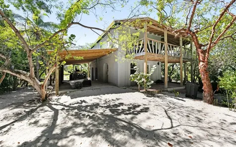 Victoria Island Andros BS