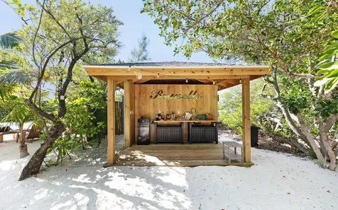 Victoria Island Andros BS