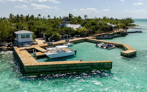 Victoria Island Andros BS