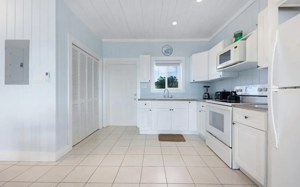 Wandering Shore Drive Eleuthera BS