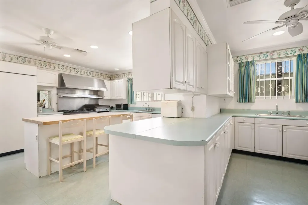 West Bay Street New Providence Paradise Island BS