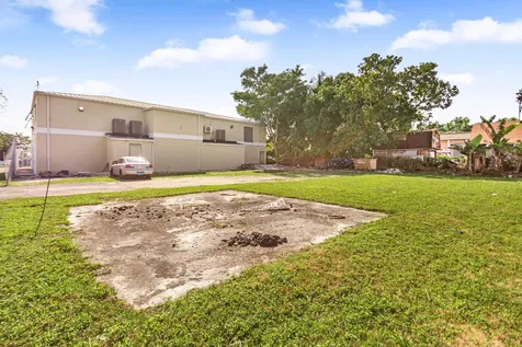 Carmichael Road Complex New Providence Paradise Island BS