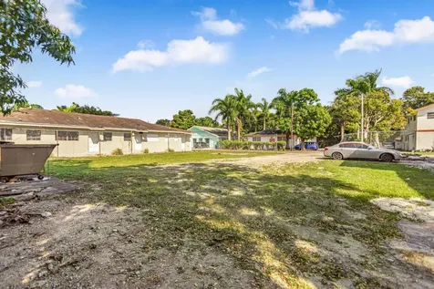 Carmichael Road Complex New Providence Paradise Island BS