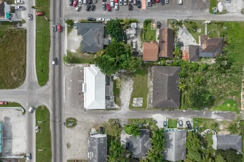 Carmichael Road Complex New Providence Paradise Island BS