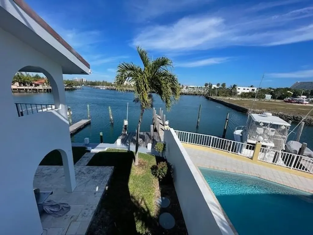 Newport Condominium Grand Bahama Freeport BS