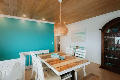 Perky Pelican Abaco BS