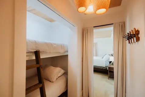 Perky Pelican Abaco BS