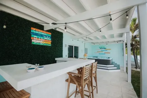 Perky Pelican Abaco BS