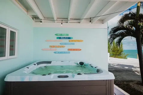 Perky Pelican Abaco BS