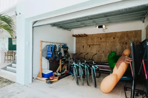 Perky Pelican Abaco BS