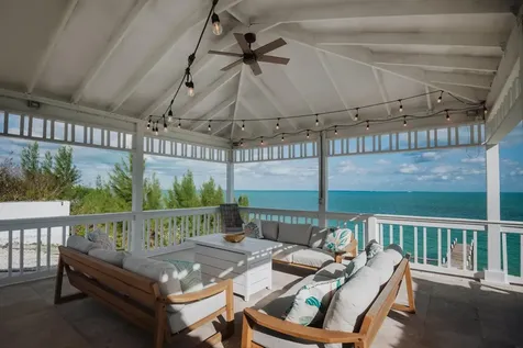 Perky Pelican Abaco BS