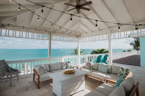 Perky Pelican Abaco BS