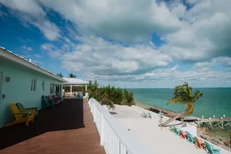 Perky Pelican Abaco BS