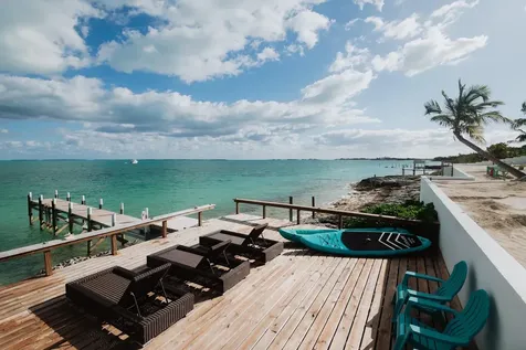 Perky Pelican Abaco BS