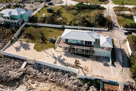 Perky Pelican Abaco BS