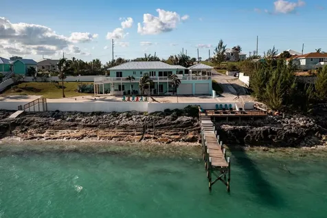 Perky Pelican Abaco BS