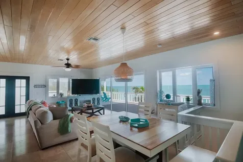 Perky Pelican Abaco BS