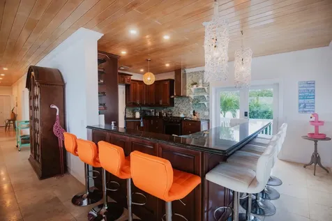 Perky Pelican Abaco BS