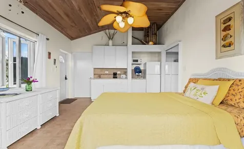 Rainbow Bay Home Two Lots Eleuthera BS