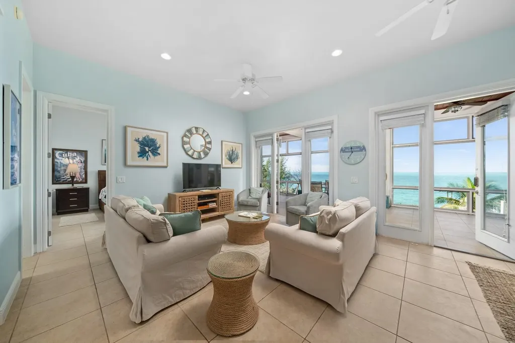 Pair Of Aces Abaco BS