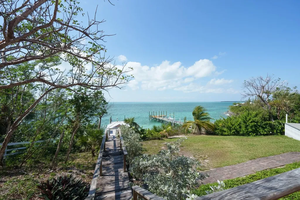 Pair Of Aces Abaco BS