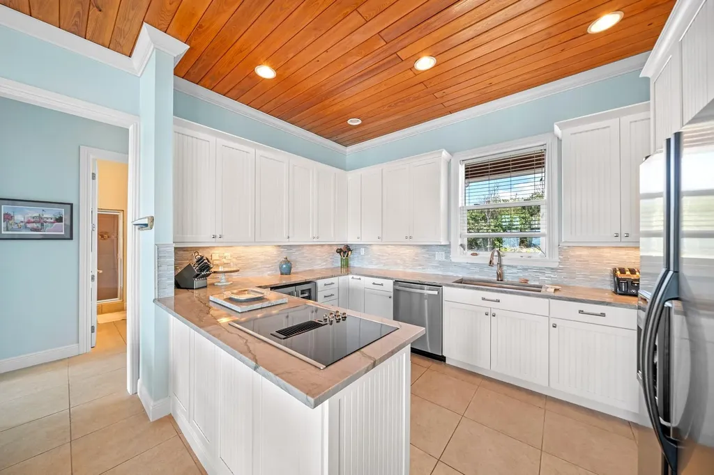 Pair Of Aces Abaco BS