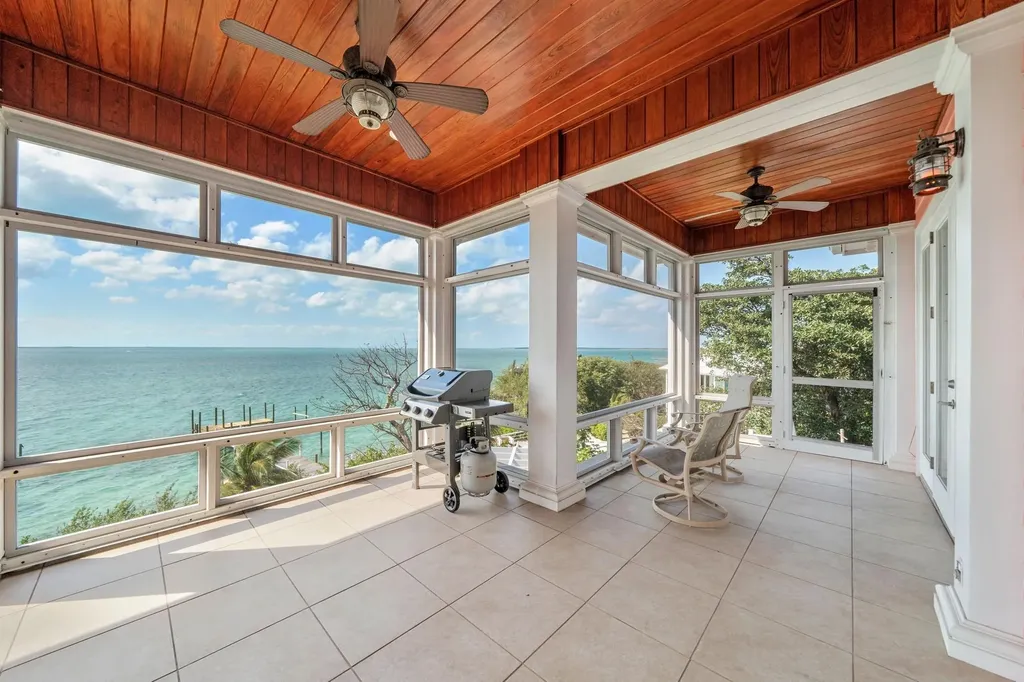 Pair Of Aces Abaco BS