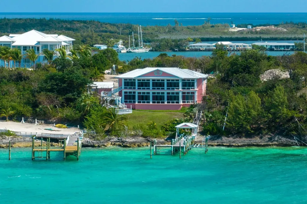 Pair Of Aces Abaco BS