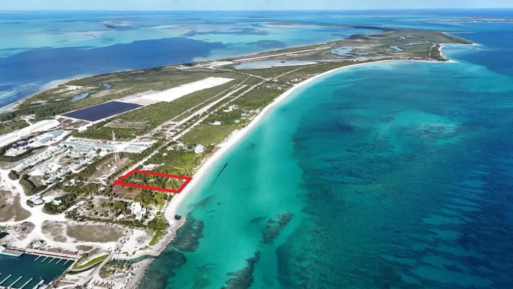 Queens Beach- Chub Cay Berry Islands BS