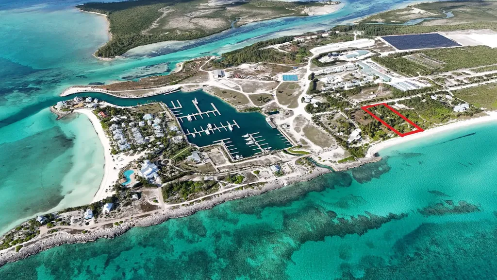 Queens Beach- Chub Cay Berry Islands BS