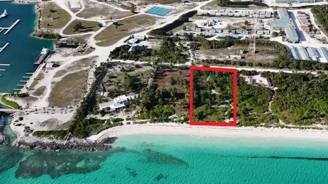 Queens Beach- Chub Cay Berry Islands BS