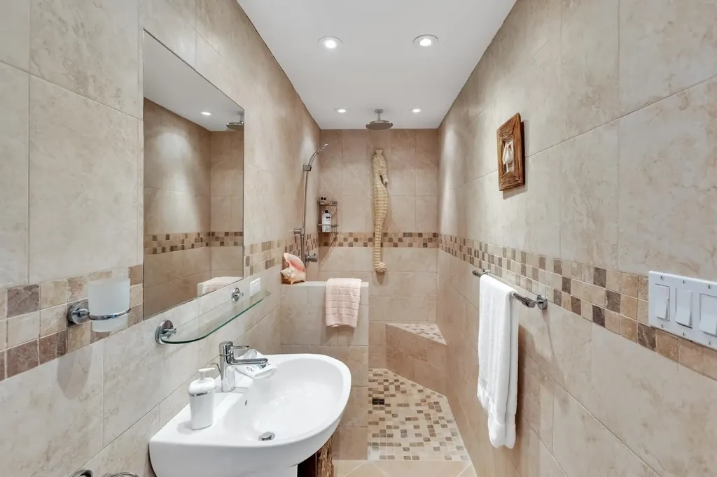 Queens Highway 18 Exuma BS